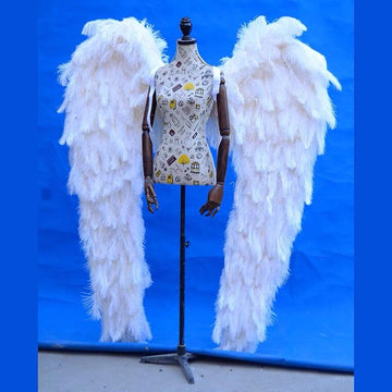 Alas rosas de plumas blancas de ángel de avestruz natural