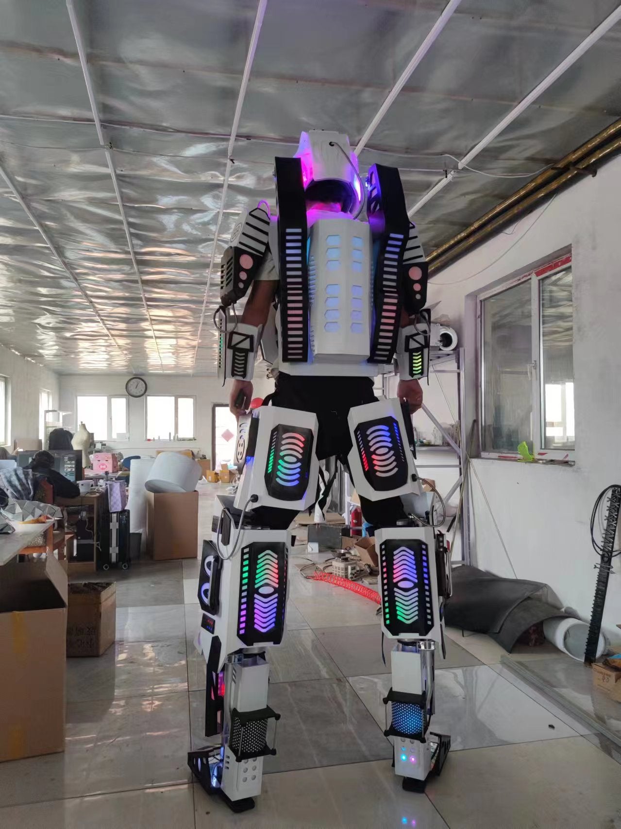 Newest LED Lighting Up Stilts Walker Robot Costumes Kryoman Stage Performance Show Suits Shaped Neatly For Celebration Parties 的副本