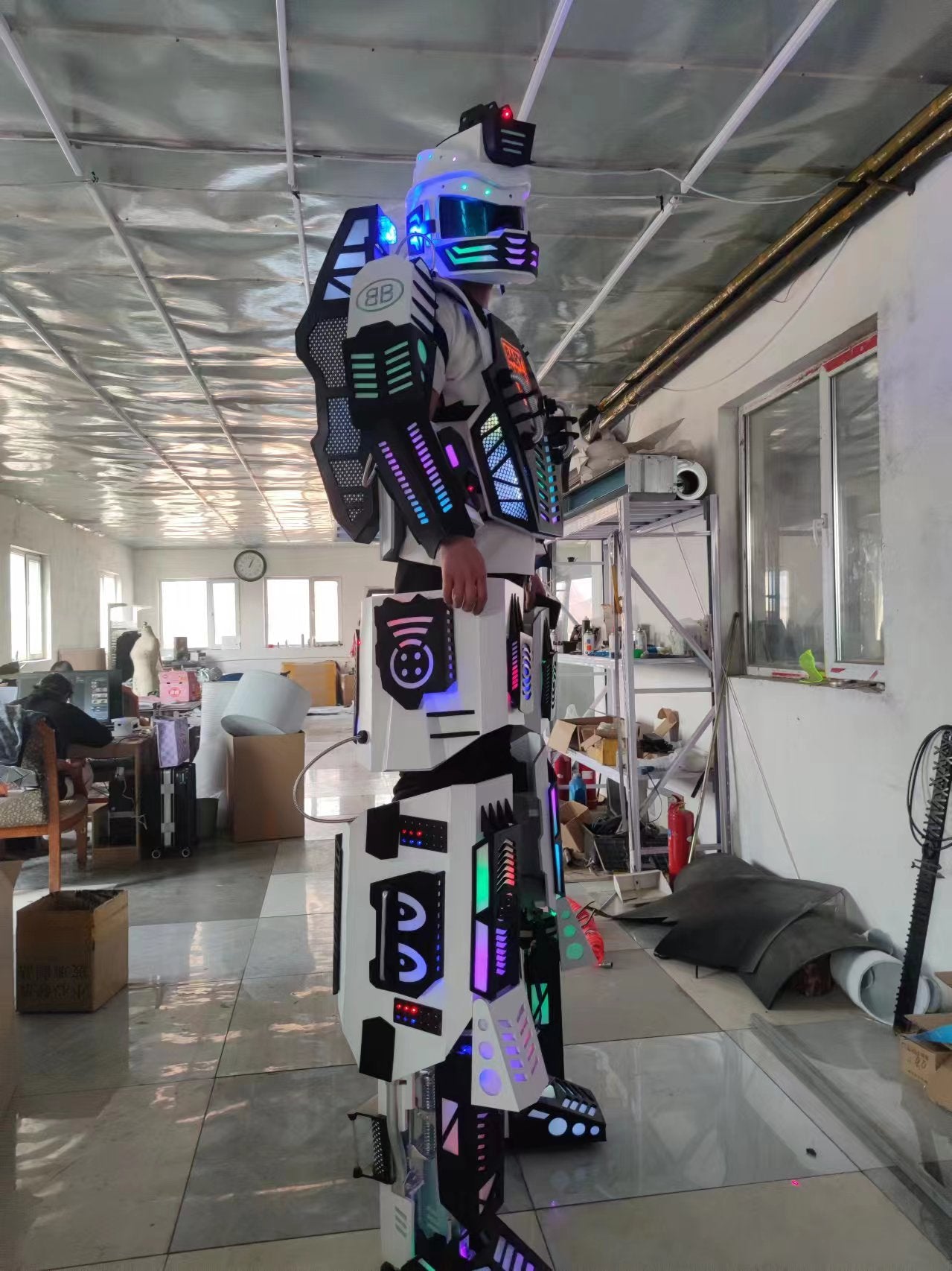 Newest LED Lighting Up Stilts Walker Robot Costumes Kryoman Stage Performance Show Suits Shaped Neatly For Celebration Parties 的副本