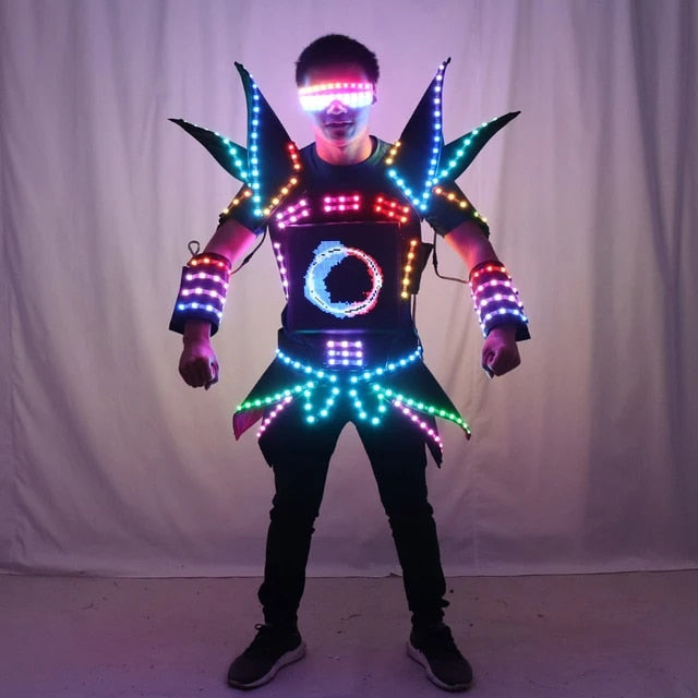 Ropa de pasarela de rendimiento de escenario futurista de tecnología con gafas y guantes