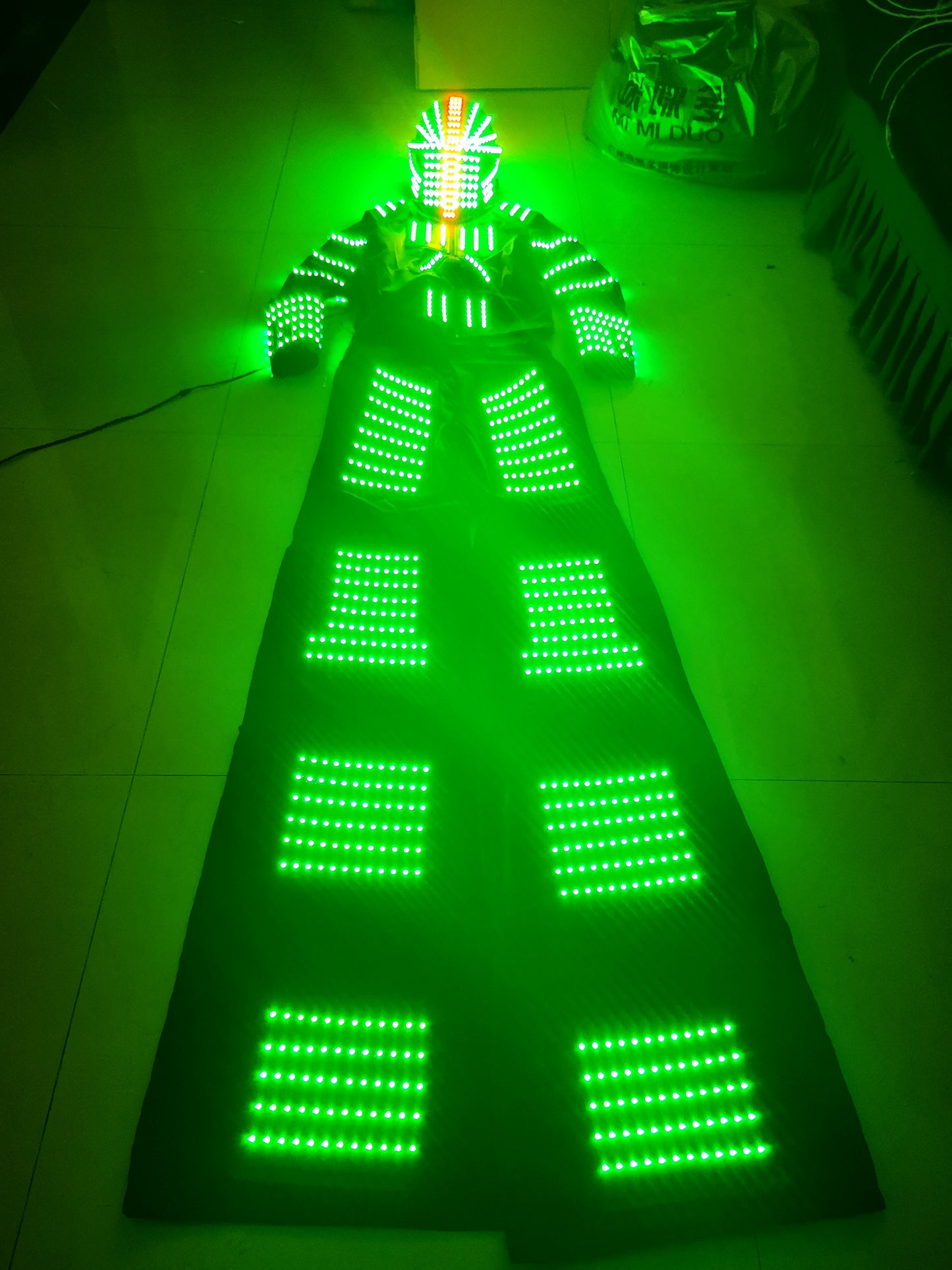 Traje de robot LED Disfraz de caminante en zancos iluminado